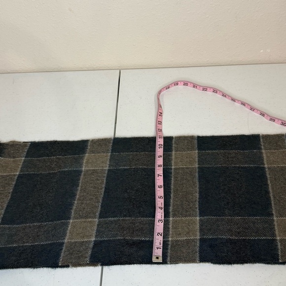 Geoffrey Beene Men’s Scarf Pure New Wool Grey and Tan Plaid Fringe - Picture 5 of 5